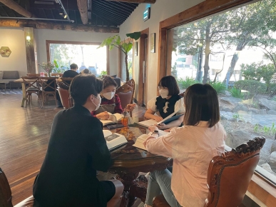 인아더워즈(In Other Words)